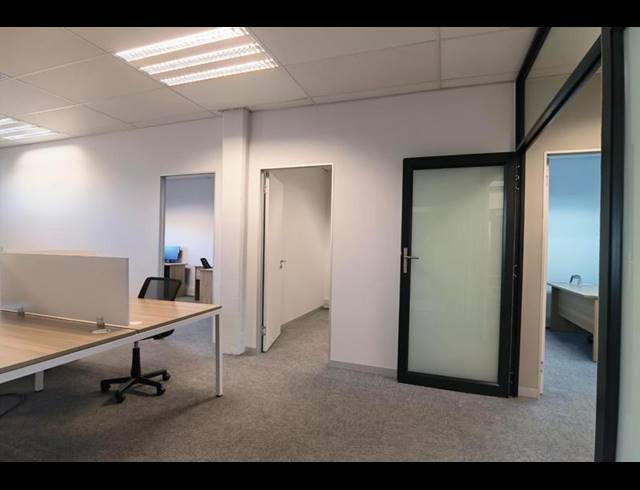 BUSINESS PROPERTY TO RENT IN LYNNWOOD